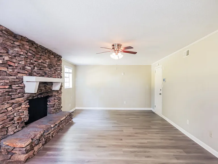 1760 Sonia Dr — Photo 11