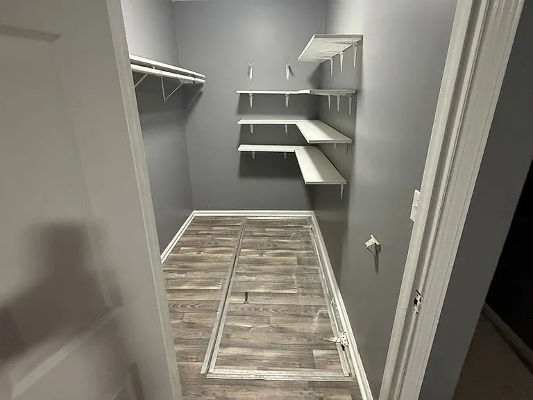 1301 Lillian Ave — Photo 6