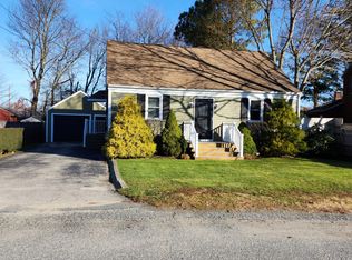 18 Colonial Ave, Tiverton, RI 02878