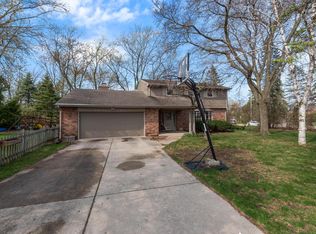 400 W Dean Rd, Fox Pt, WI 53217