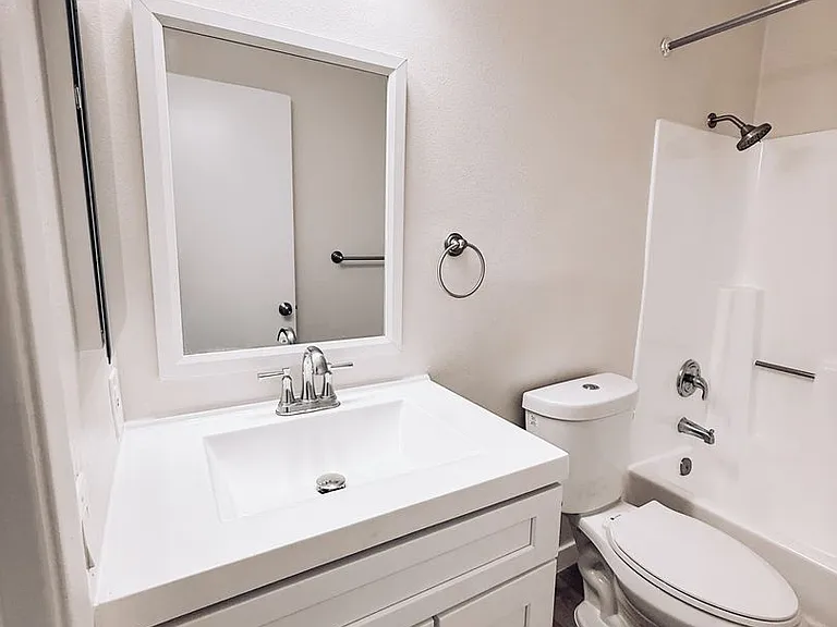 Reef Apartments — Photo 8