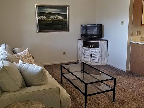 3rd image of 114 Brownlea Dr APT 4
