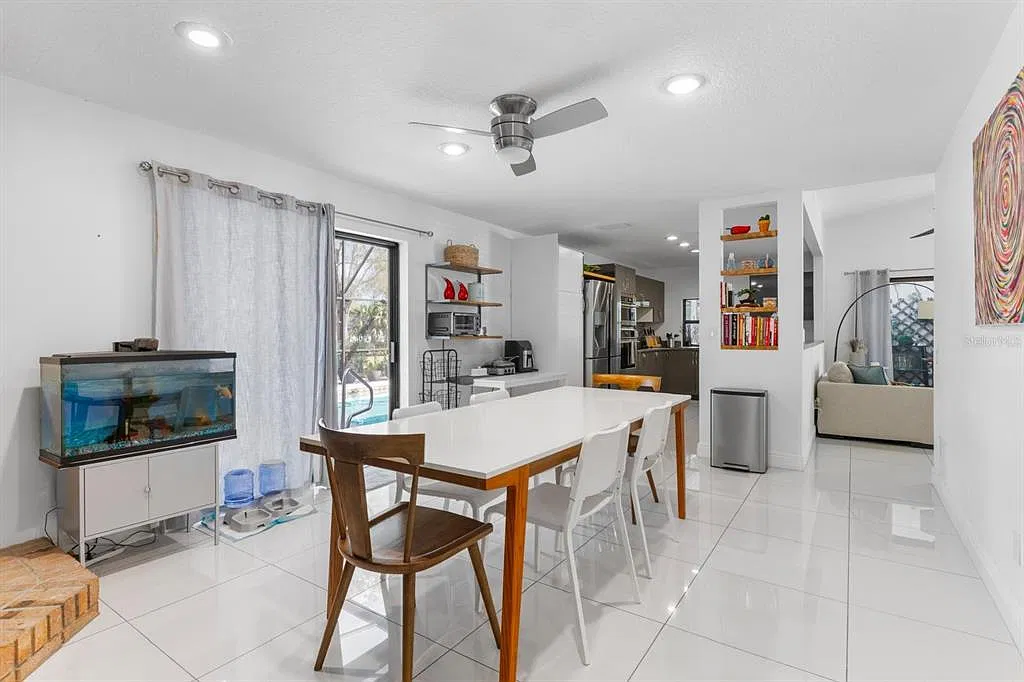 3 bed, 2.0 bath, 1896 sqft, $3,999 — Photo 4