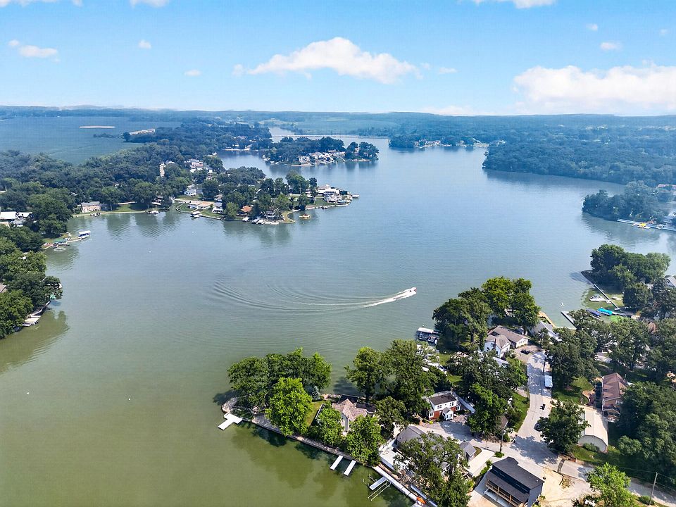 13th image of 409 Lakeview Ct