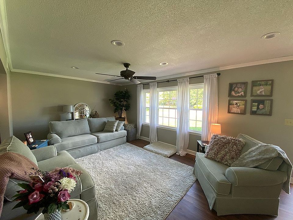1st image of 487 Colonial Dr