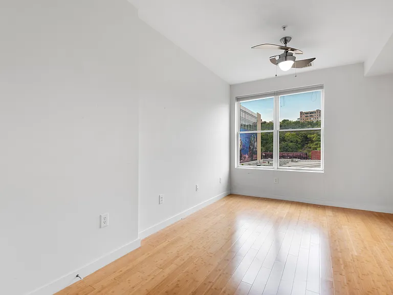 1325 Adams St #402 — Photo 4