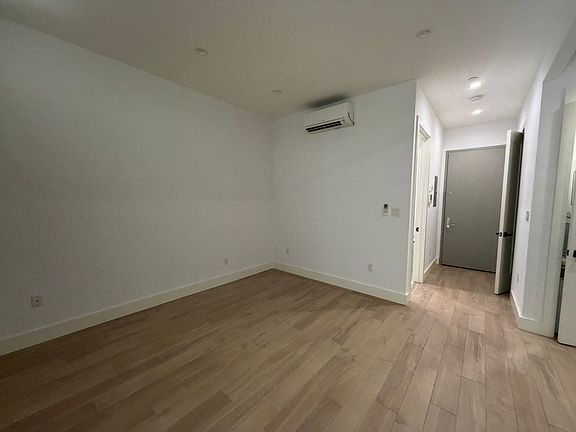 5th image of 582 E 138th St #1