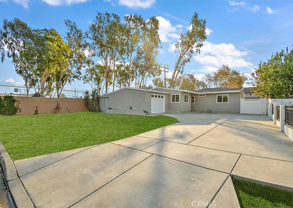 1st image of 828 Goodson Dr