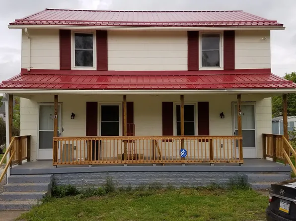 40 Main St #A, Mc Clellandtown, PA 15458