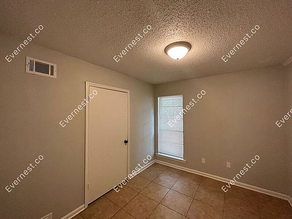 4th image of 2995 Fairlane Dr