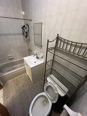 Rented by Alexiou Realty | media 6