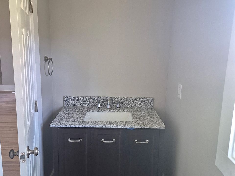 2nd image of 611 Nichol Ave #2