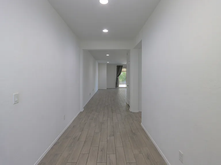 1252 E Judi St — Photo 3