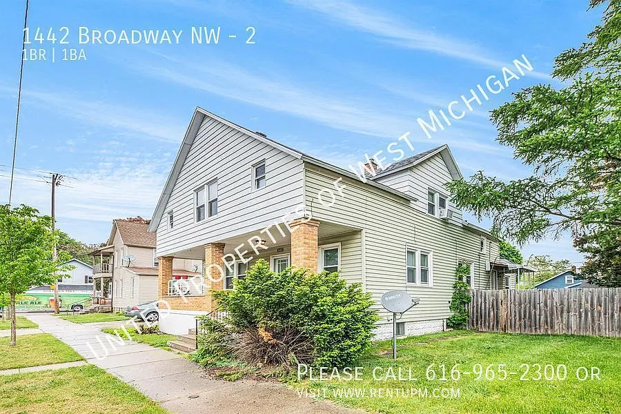 Available Now | Cute & Cozy 1 Bedroom, 1 Bathroom Apartment in the West Grand Neighborhood | Shar... — Photo 3