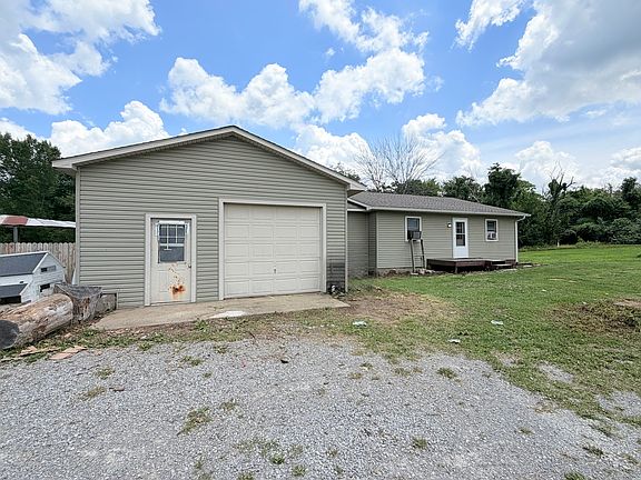 3rd image of 855 Beech Hollow Rd