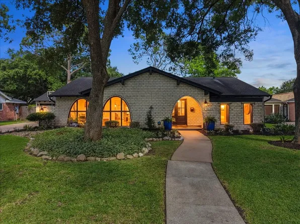 1630 Bowline Rd, Houston, TX 77062
