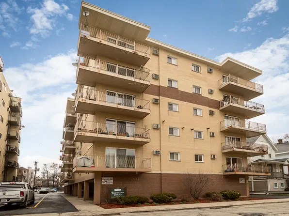 7443 Washington St APT 501, Forest Park, IL 60130