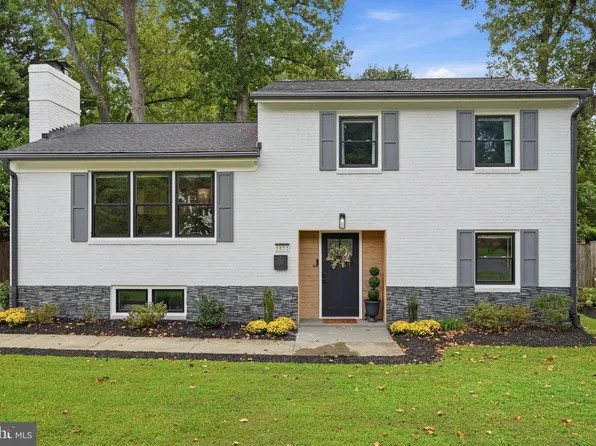 2833 Woodlawn Ave, Falls Church, VA 22042