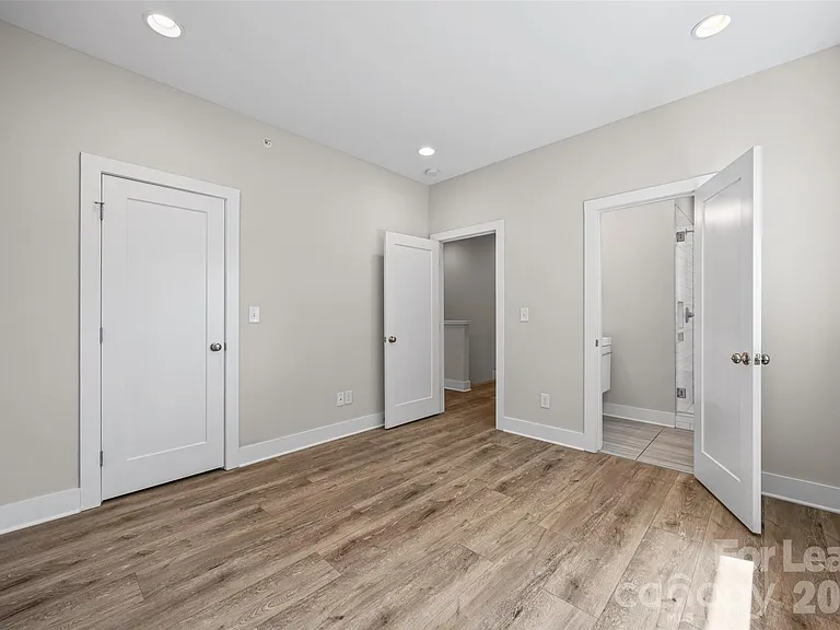 840 E 18th St #B — Photo 15