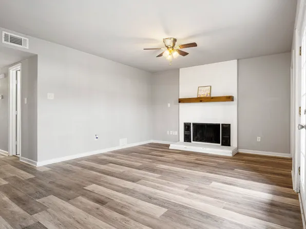 208 Wilshire Dr, Euless, TX