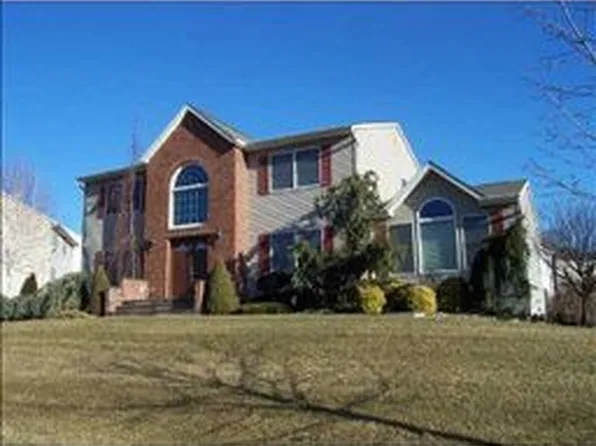 56 Judith St, Nanuet, NY 10954
