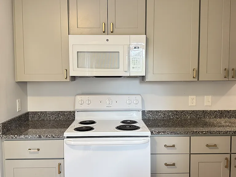 3 Willard Pl #5 — Photo 8