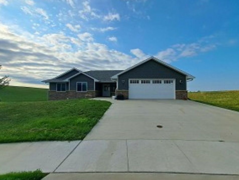 1st image of 634 Meadowland Ct