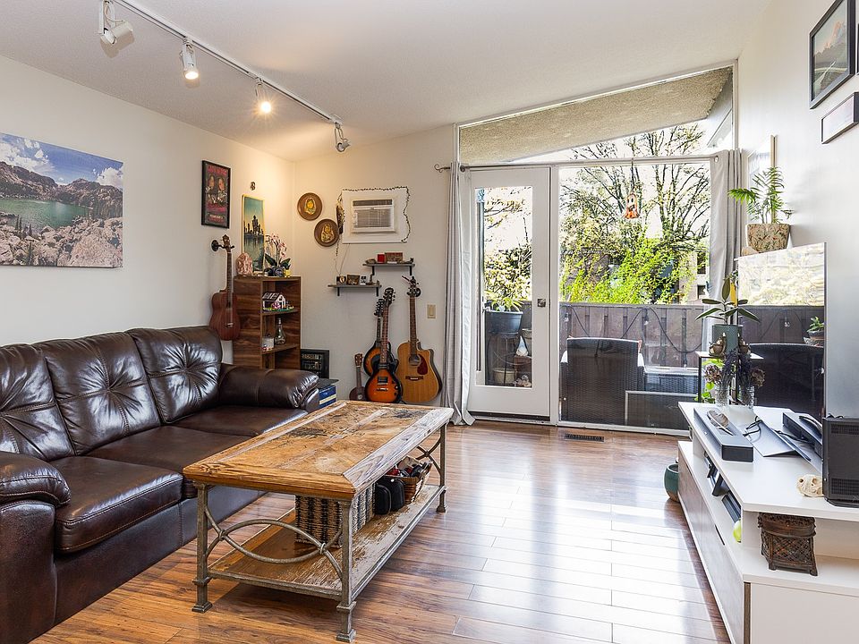 1st image of 353 Boyce Cres Unit 11