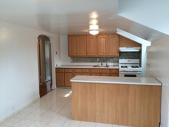 5th image of 39 Crescent Pl #Top