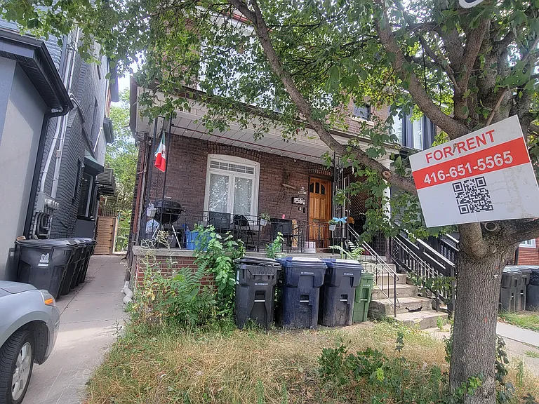 655 Manning Ave #1 — Photo 1