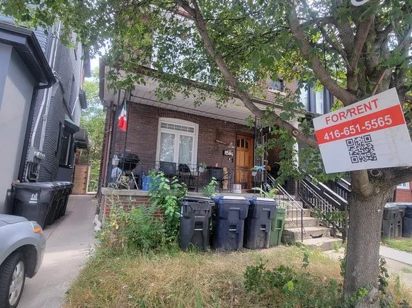 655 Manning Ave #1, Toronto, ON M6G 2W2