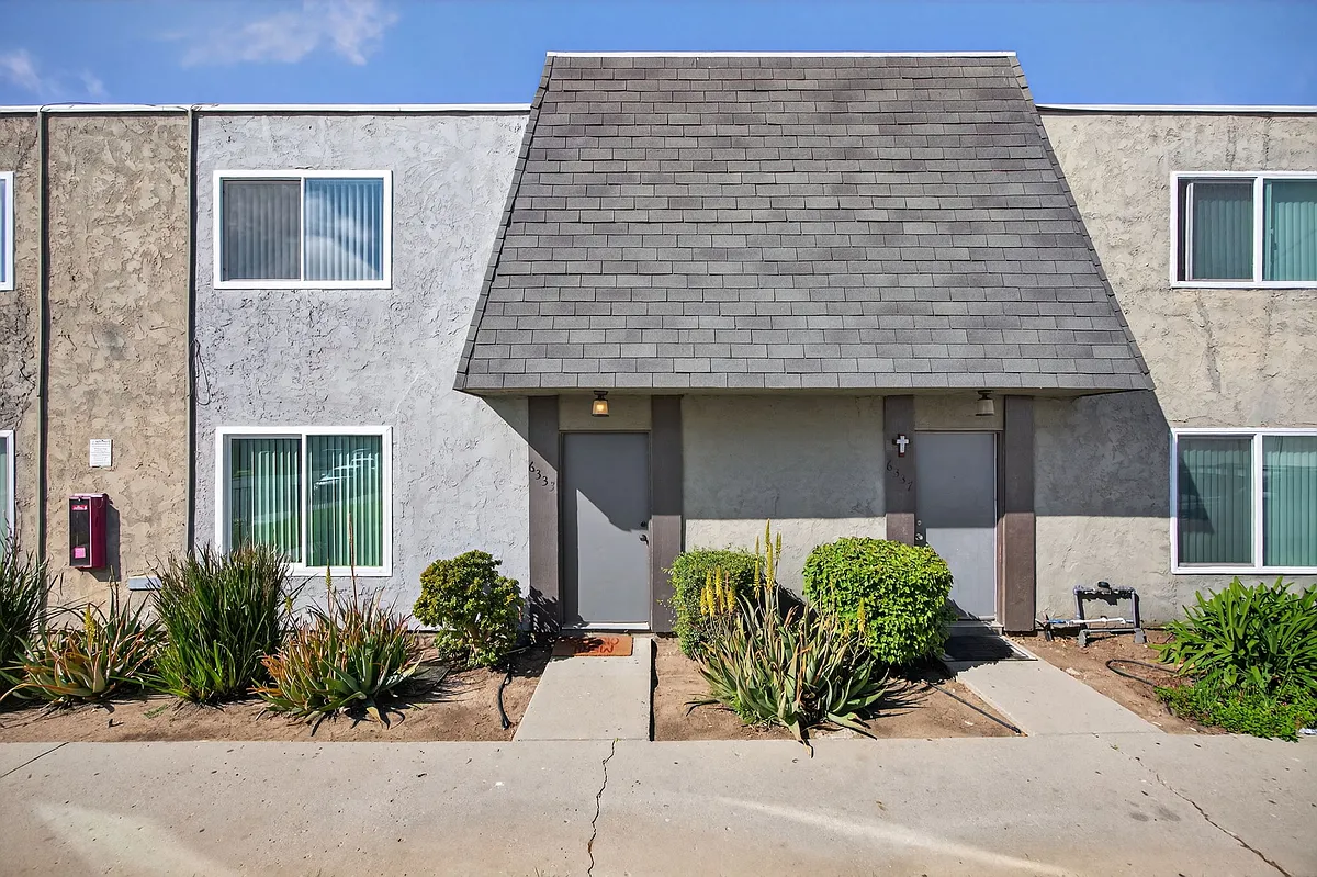 Building Photo - 6333 Hummingbird St