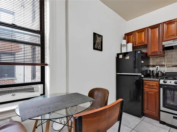 2234 Ocean Avenue image 11 of 23