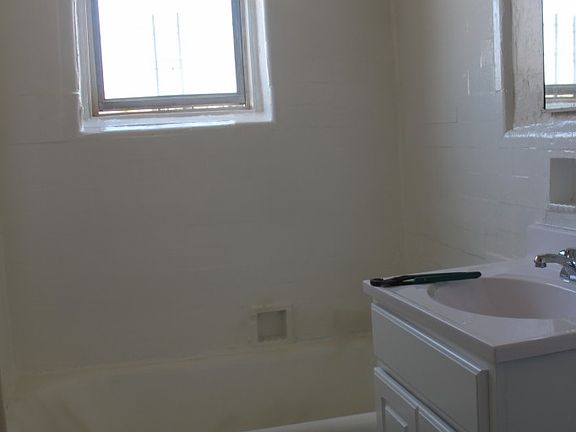 5th image of 170 Fenimore St APT C1