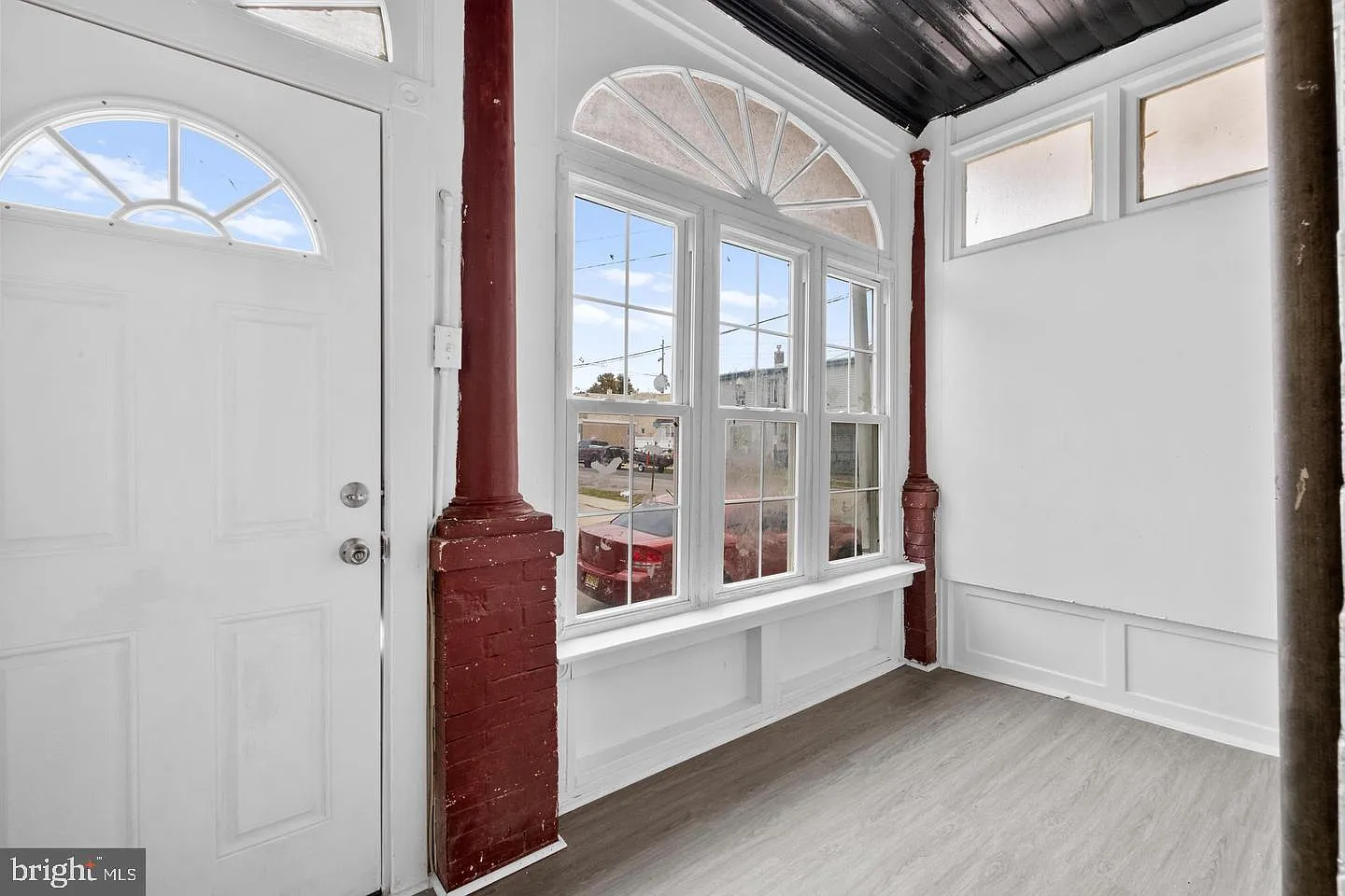 3 bed, 930 sqft, $1,950 — Photo 3