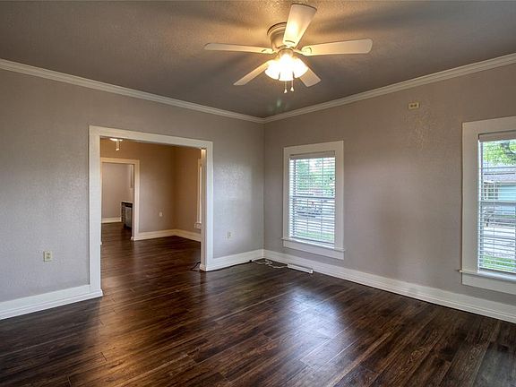 3rd image of 302 N Louisiana Dr