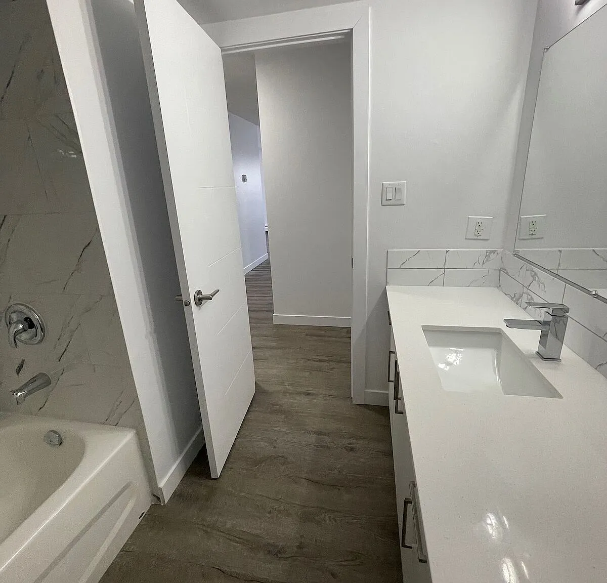 Carley Manor — Photo 4