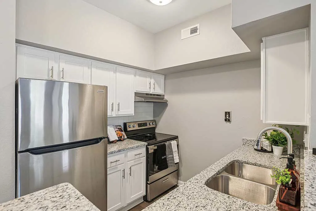 Glendale at the Mansion Apartments — Photo 3