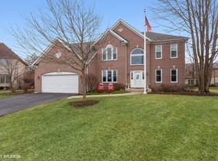 9137 Winding Ct, Willow Springs, IL 60480