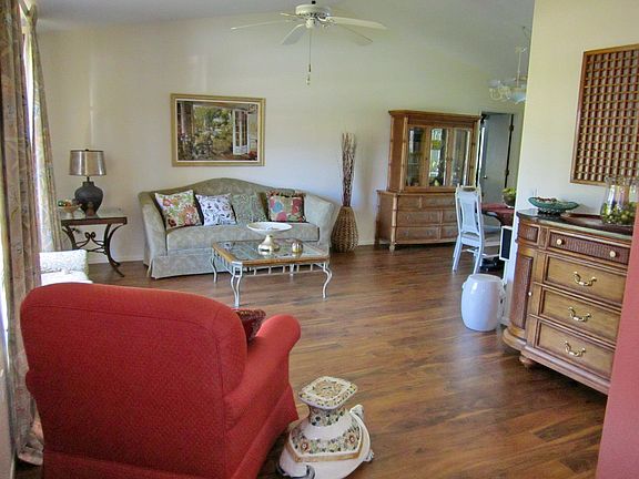 4th image of 82 Pinehurst Ct