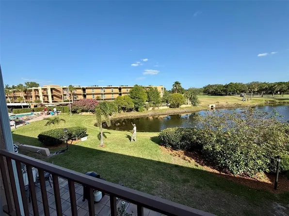 225 Country Club Dr APT A207, Largo, FL 33771