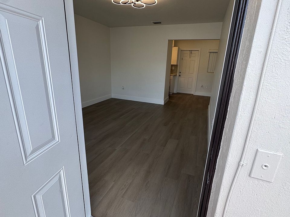 Entrance/Living Room