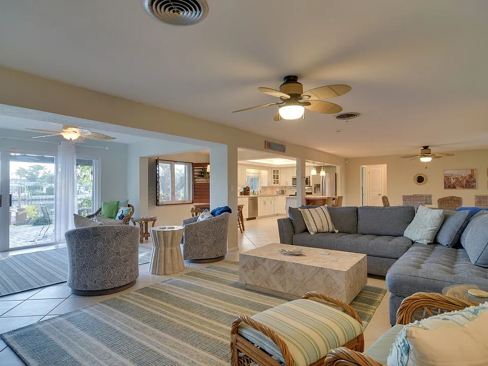 301 N Tessier Dr #ID1545798P