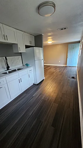 101 Forest St #4 Photo 1