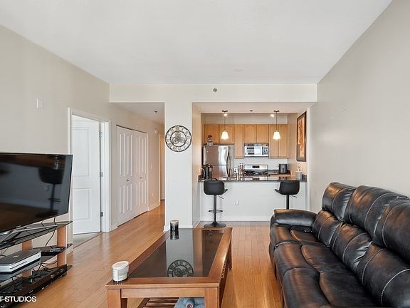 3rd image of 1400 S Michigan Ave APT 1802