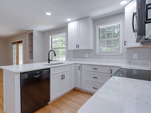 5th image of 9371 Tartan View Dr