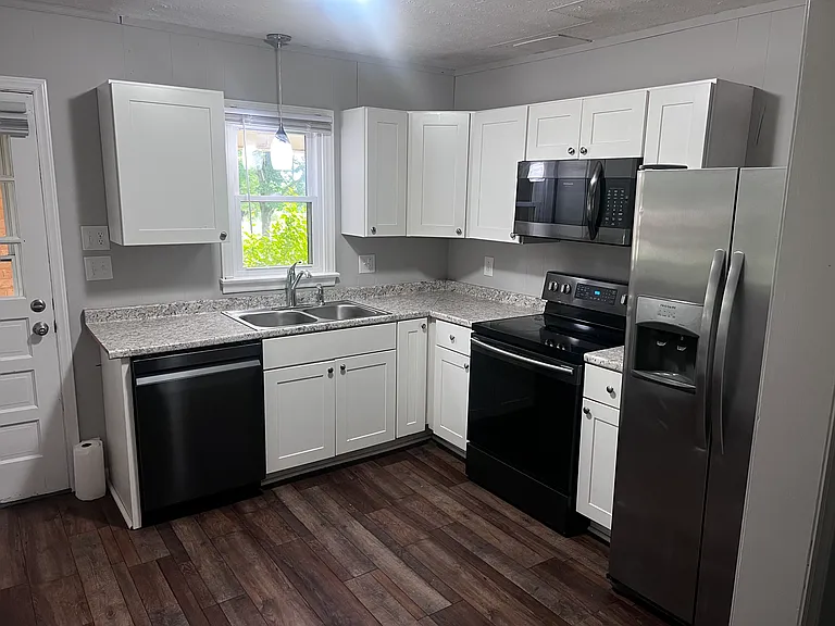 Poplar Cir — Photo 2