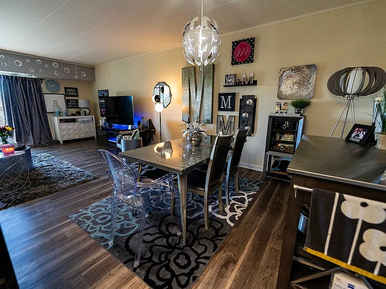Laurel Village Apartments — Photo 32