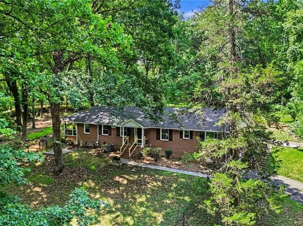 100 Malvern Ct, Winston Salem, NC 27106