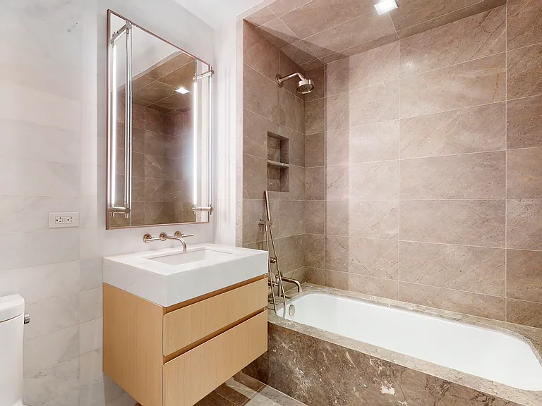 101 W 14th St #8B — Photo 10
